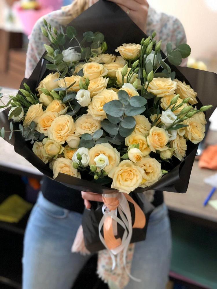 Букет цветов из: Розы и Лизиантусы в Пионерском Республика Крым