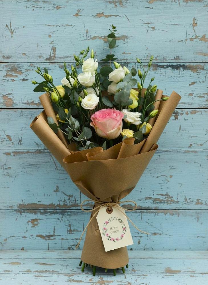 Букет цветов из: Розы и Лизиантусы в Пионерском Республика Крым