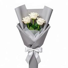 Букет 3 белые розы в Пионерском Республика Крым