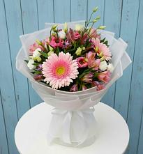 Букет цветов из:  Герберы, Альстромерии и Лизиантусы в Пионерском Республика Крым